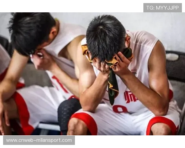 井煜彬十五秒抢断反击命中三分引爆全场广州中学生上演惊艳逆袭 井煜彬十五秒抢断反击命中三分引爆全场广州中学生上演惊艳逆袭